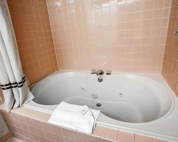 Quality Inn image 13