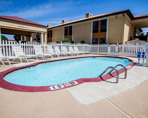 Quality Inn image 16