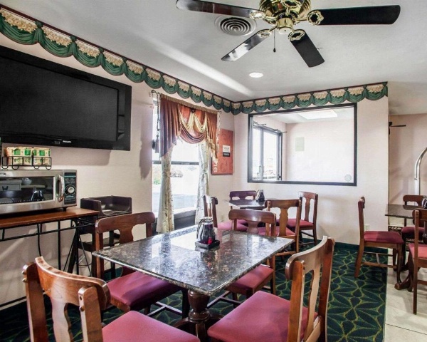Quality Inn image 20