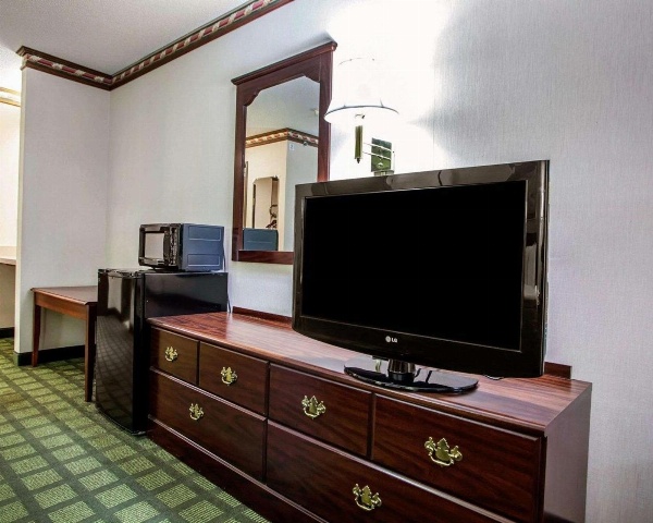 Quality Inn image 5