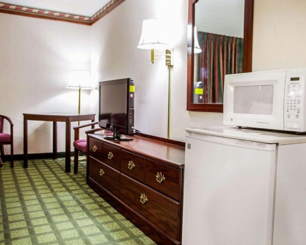 Quality Inn image 8
